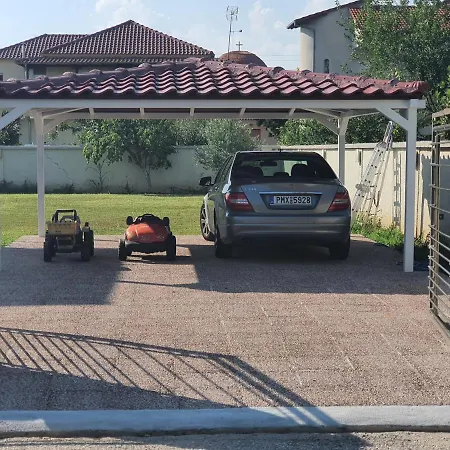 House In The Village Fotolívos