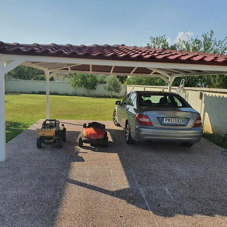 House In The Village Apartmán Fotolívos