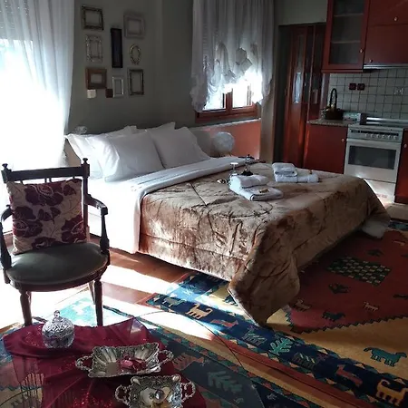House In The Village Apartman *