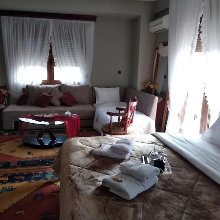 House In The Village Fotolívos