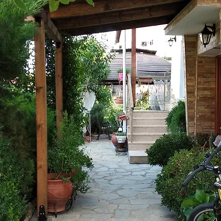 House In The Village Apartman