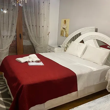 House In The Village Apartmán *