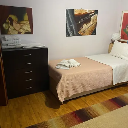 House In The Village Apartmán Fotolívos