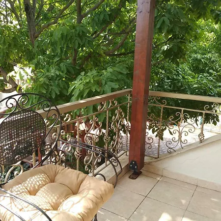 House In The Village Apartment *