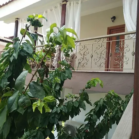 Apartment House In The Village Fotolivos