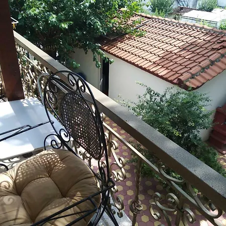 House In The Village Apartman *