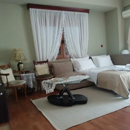 House In The Village Apartmán Fotolívos