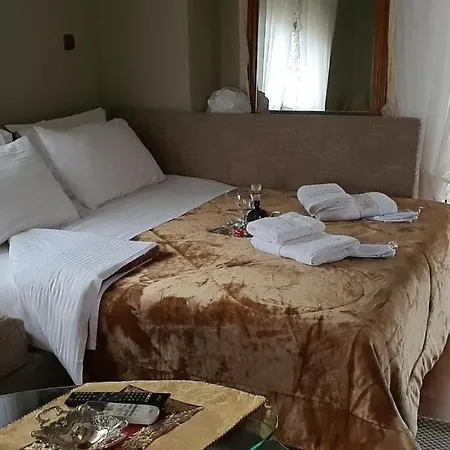 House In The Village Apartman *